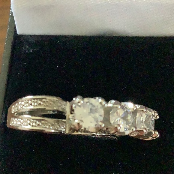 Ring 925 stamped with 5 large white stones NEW sets up high 6.5 /7 on - Picture 13 of 13